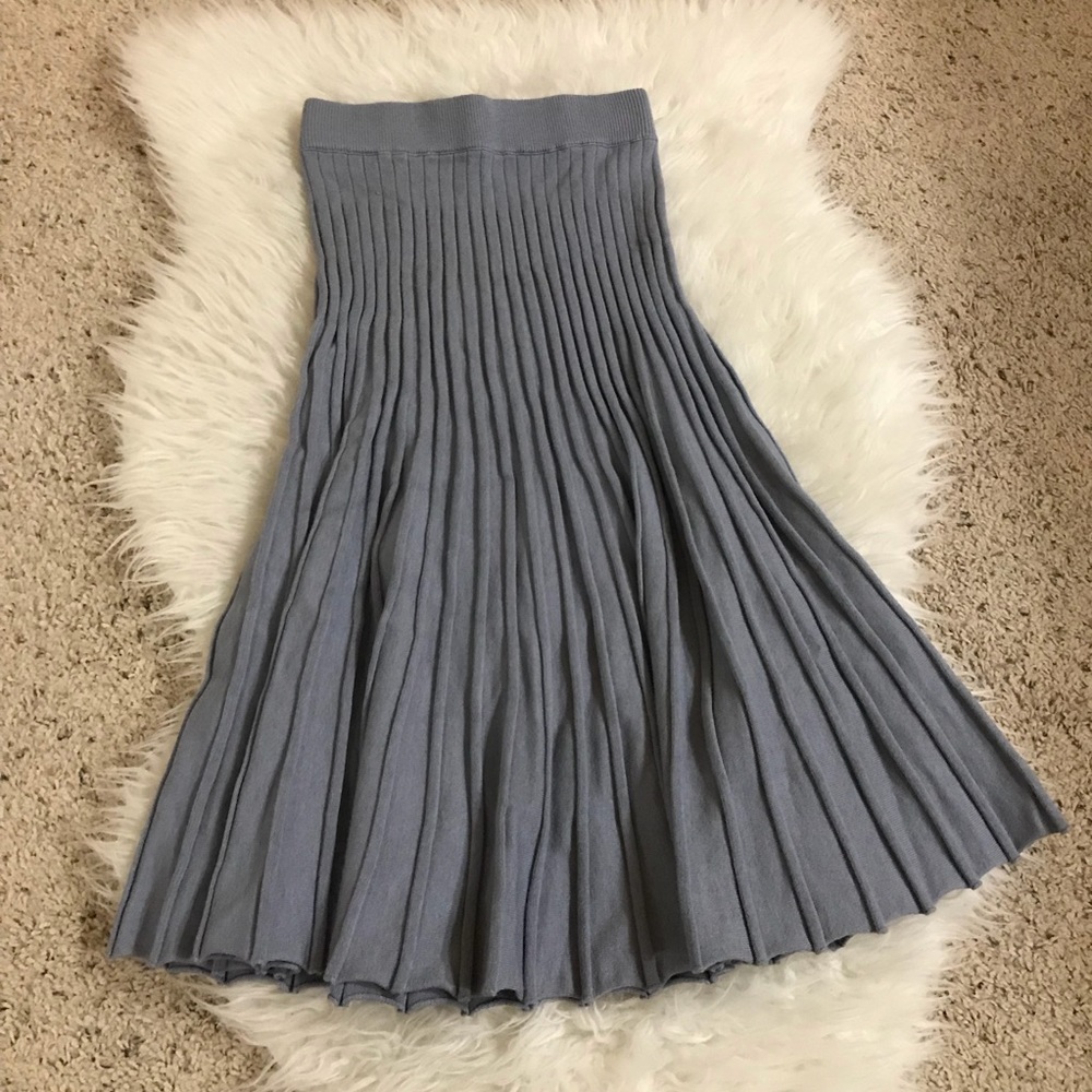 Pale blue woolen knitwear pleated skirt suit - Picture 3 of 6